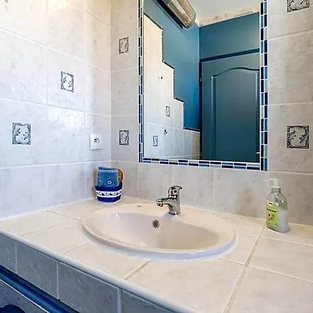 Lauriers Roses - D'hotes Bed & Breakfast 3*